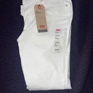 Women’s levis jean